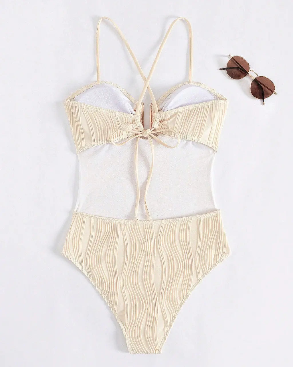 Maillot de bain une pièce texturé couleur abricot avec un accent en forme de U doré SELUNE
