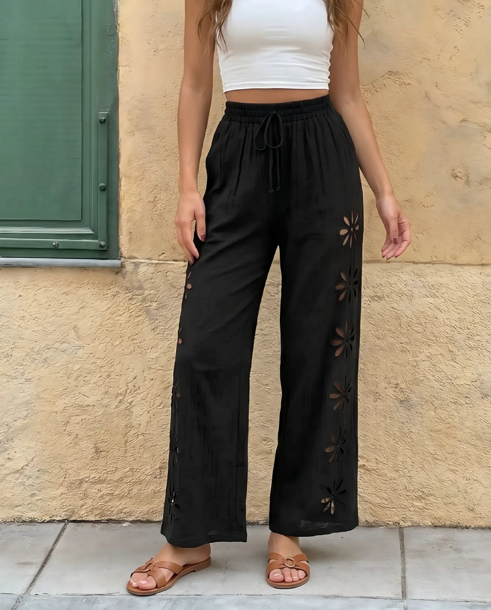 Pantalon noir décontracté à jambes larges avec découpes et imprimé à fleurs SELUNE