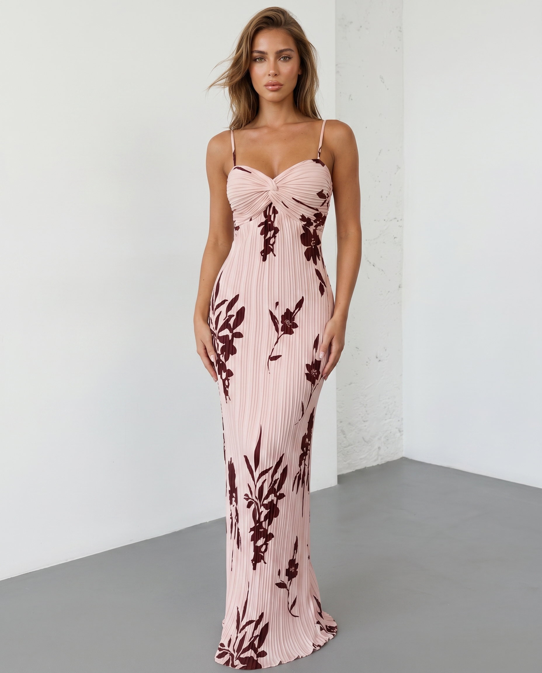 Robe maxi plissée à imprimé floral blanc et noir avec buste torsadé SELUNE