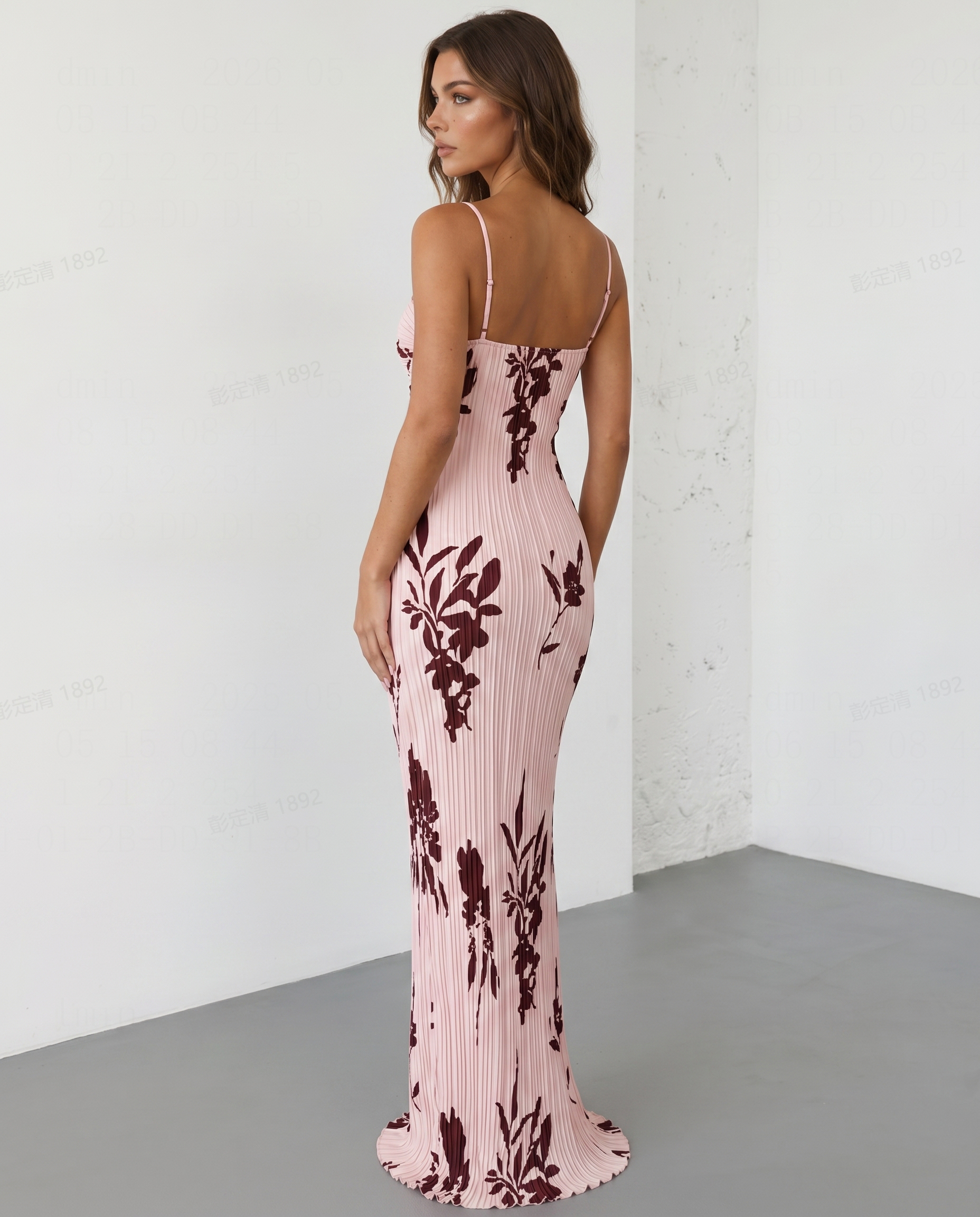 Robe maxi plissée à imprimé floral blanc et noir avec buste torsadé SELUNE