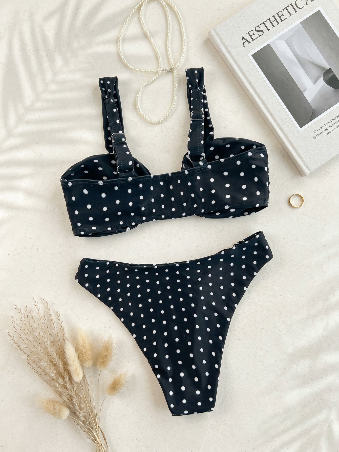 Chic bikini noir et blanc à pois, coupe haute, avec liens sur les côtés BEACHEERS