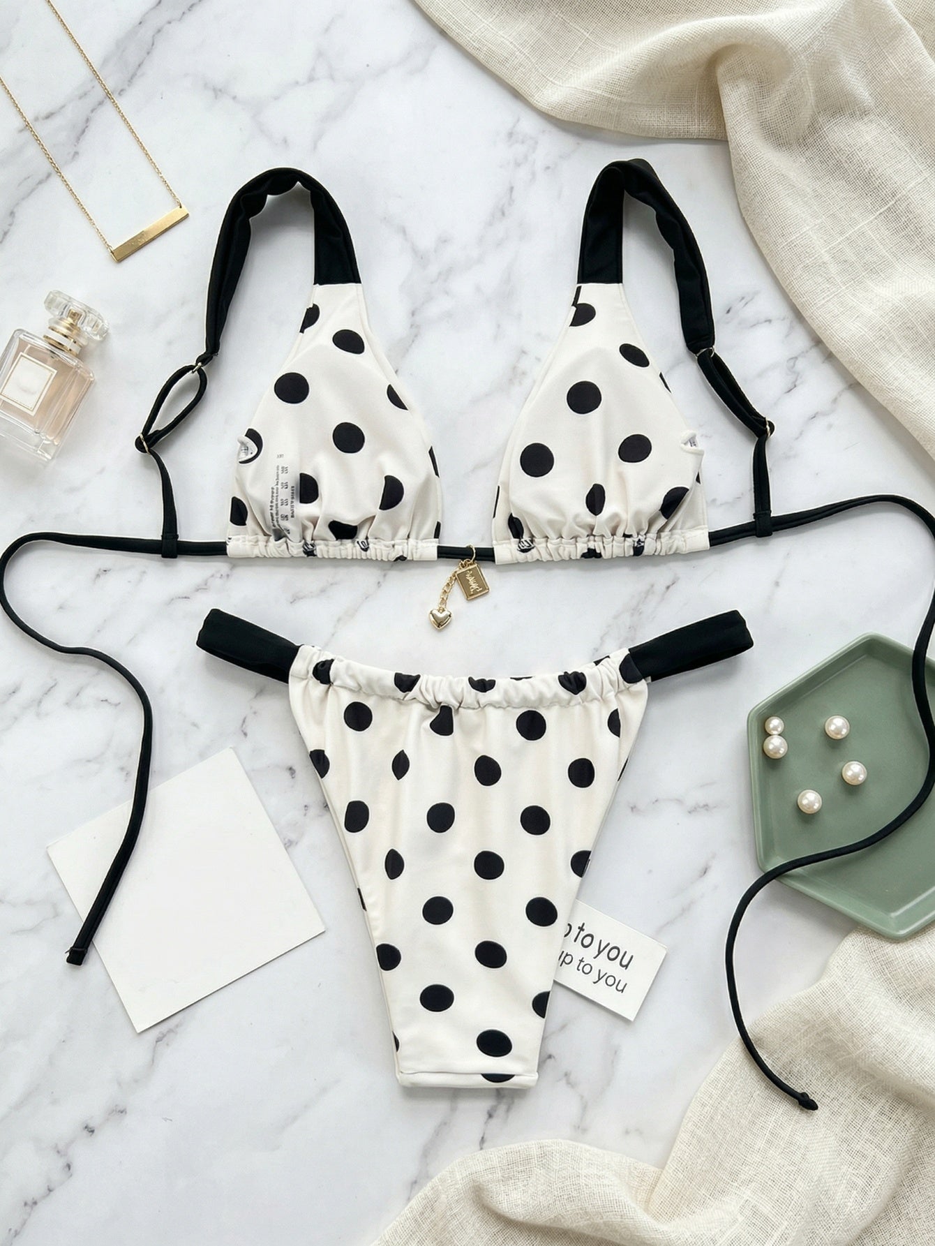 Ensemble bikini chic noir et blanc à pois, coupe haute BEACHEERS