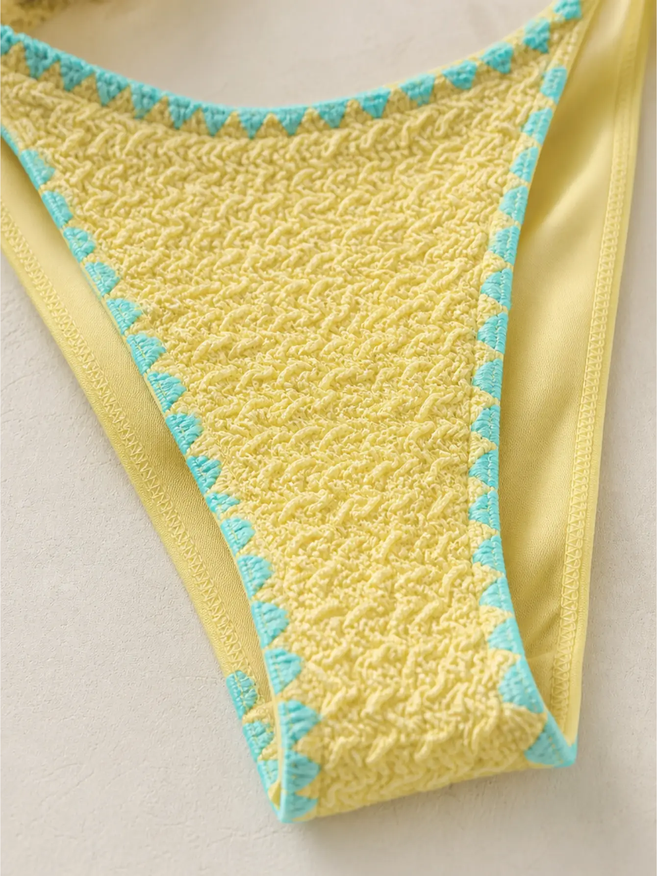 Ensemble bikini jaune à haut halterneck (haut et bas vendus séparément) BEACHEERS