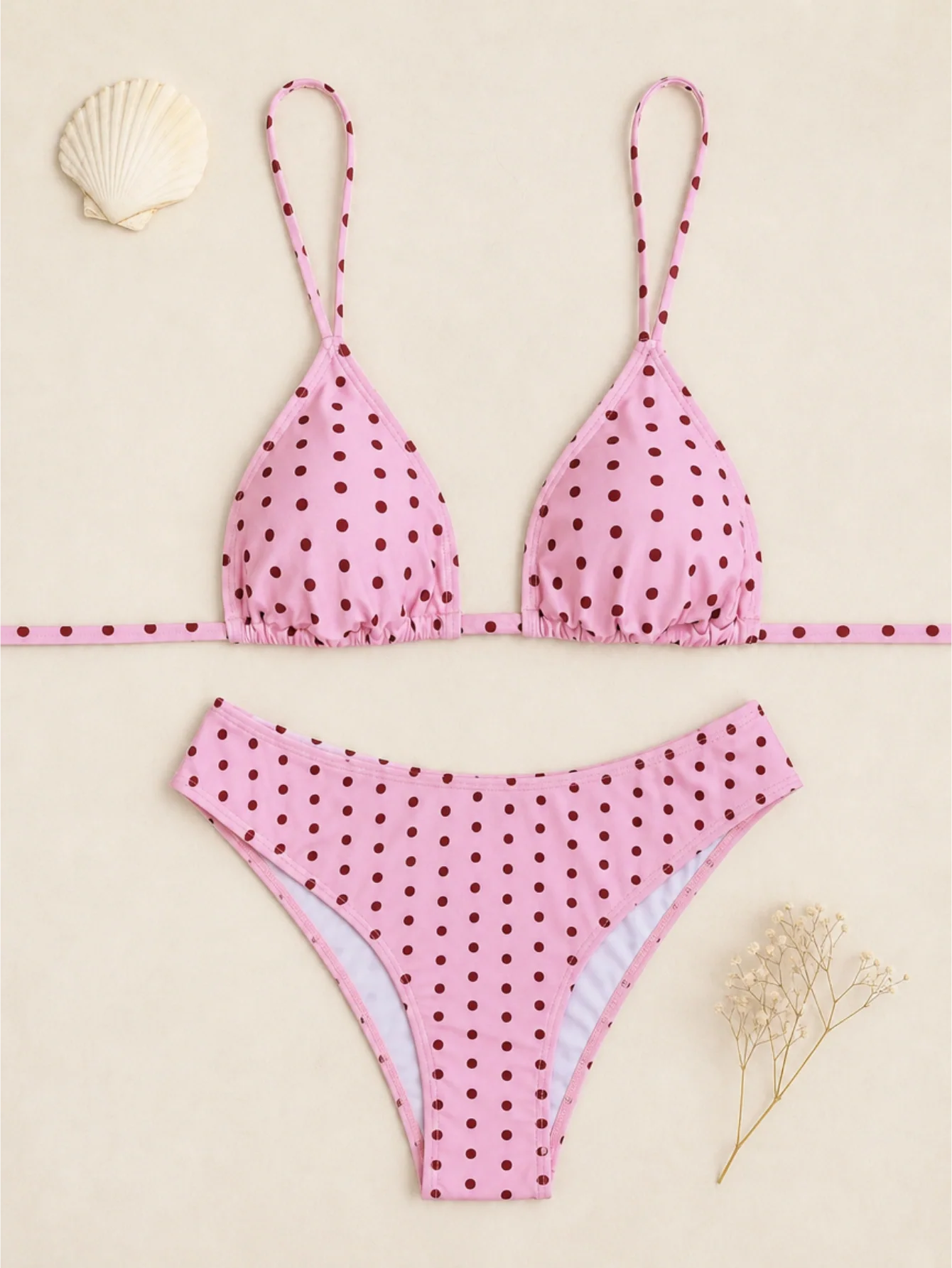 Bikini deux pièces à imprimé doux, coupe haute sur les côtés – ensemble mignon et flatteur BEACHEERS