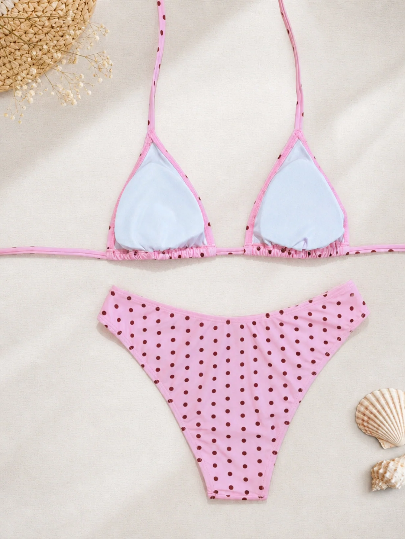 Bikini deux pièces à imprimé doux, coupe haute sur les côtés – ensemble mignon et flatteur BEACHEERS