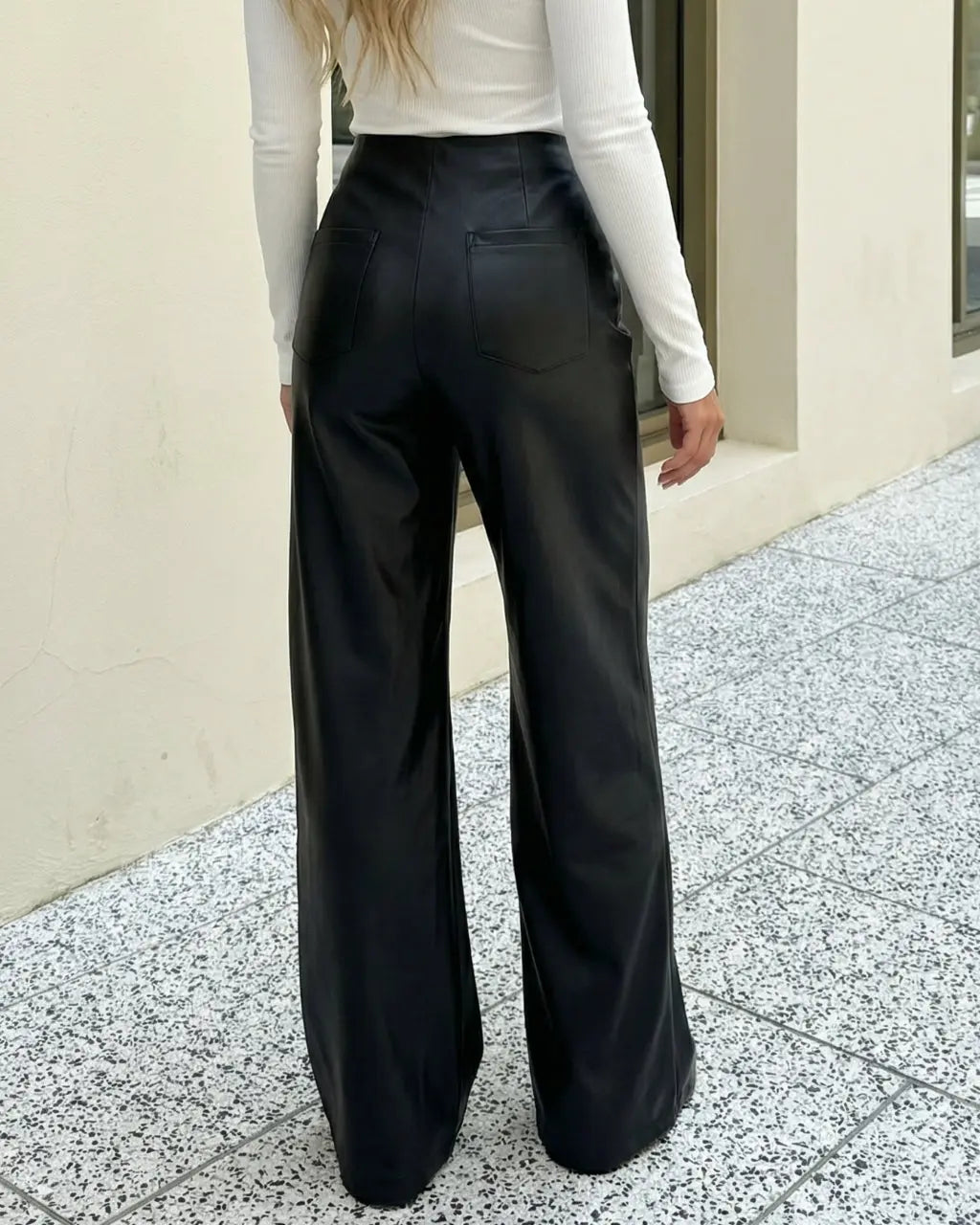 Pantalon noir à jambe large avec couture verticale SELUNE