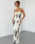 Robe maxi plissée à imprimé floral blanc et noir avec buste torsadé SELUNE