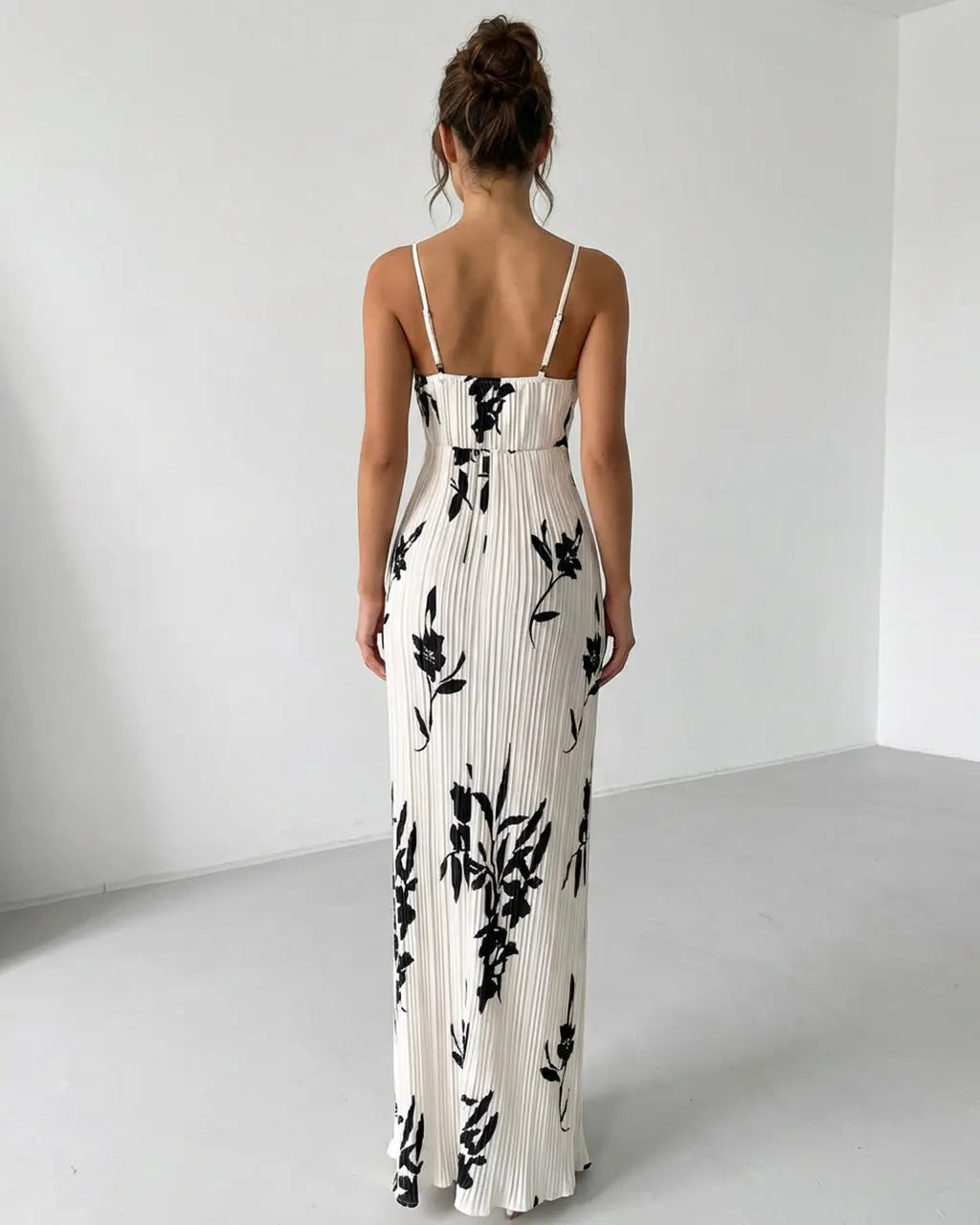 Robe maxi plissée à imprimé floral blanc et noir avec buste torsadé SELUNE
