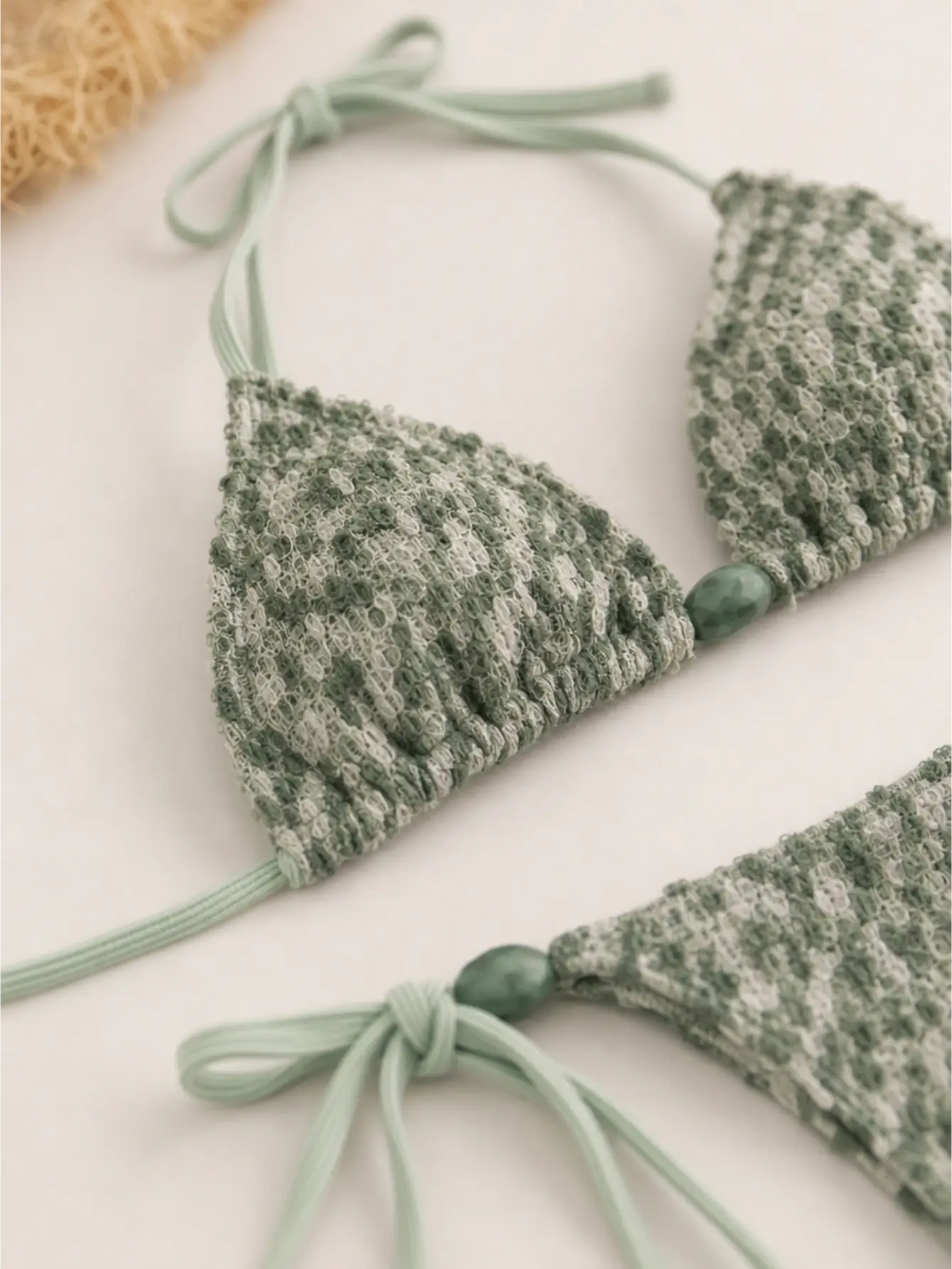 Ensemble bikini tricoté vert sauge à imprimé serpent – chic et confortable pour la plage BEACHEERS