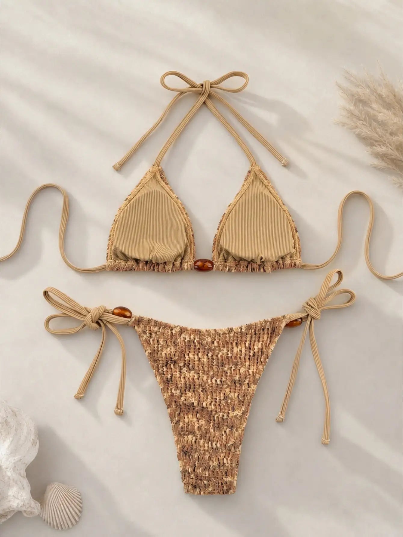 Ensemble bikini triangle texturé en sable doré – Vêtements de plage baignés par le soleil BEACHEERS