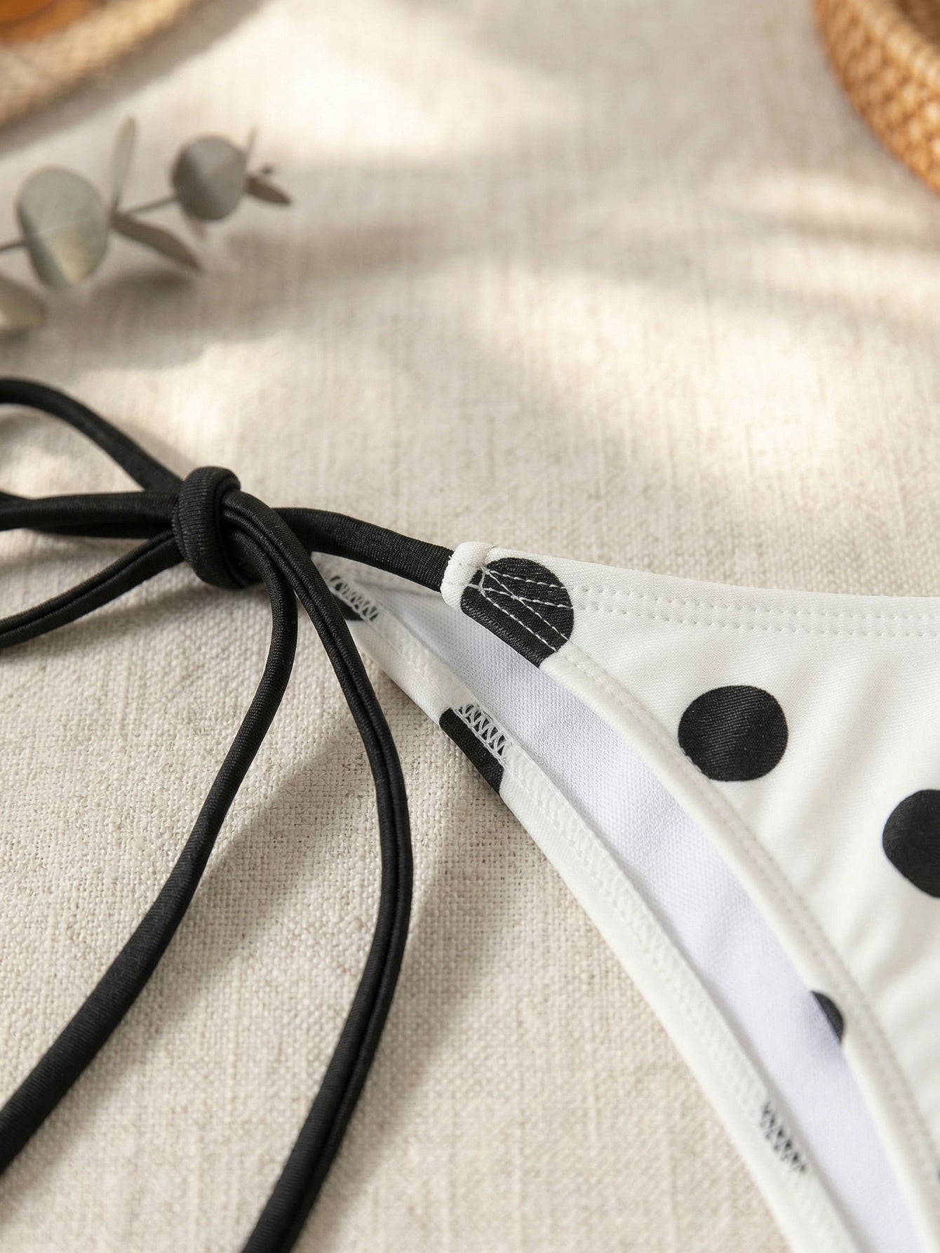 Bikini à pois au style vintage pour un look rétro séduisant BEACHEERS